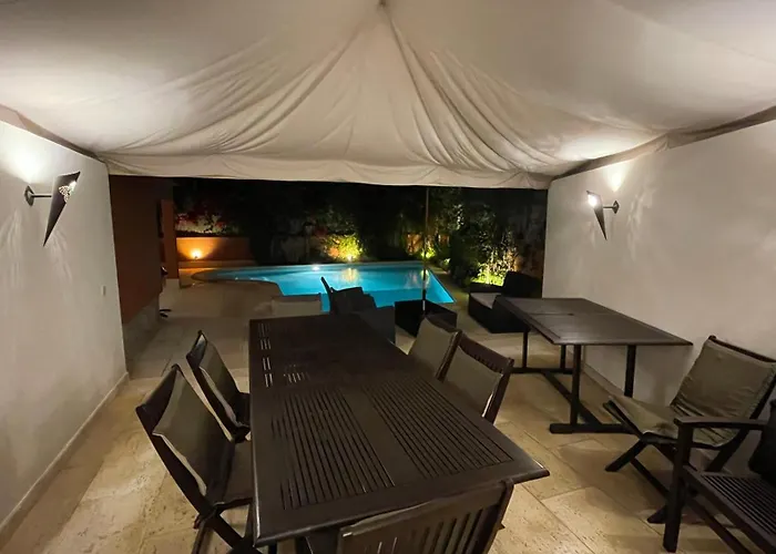 Studio With Private Swimming Pool And Garden