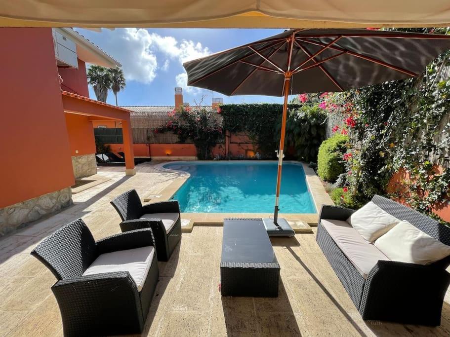 With Private Swimming Pool And Garden Apartment *
