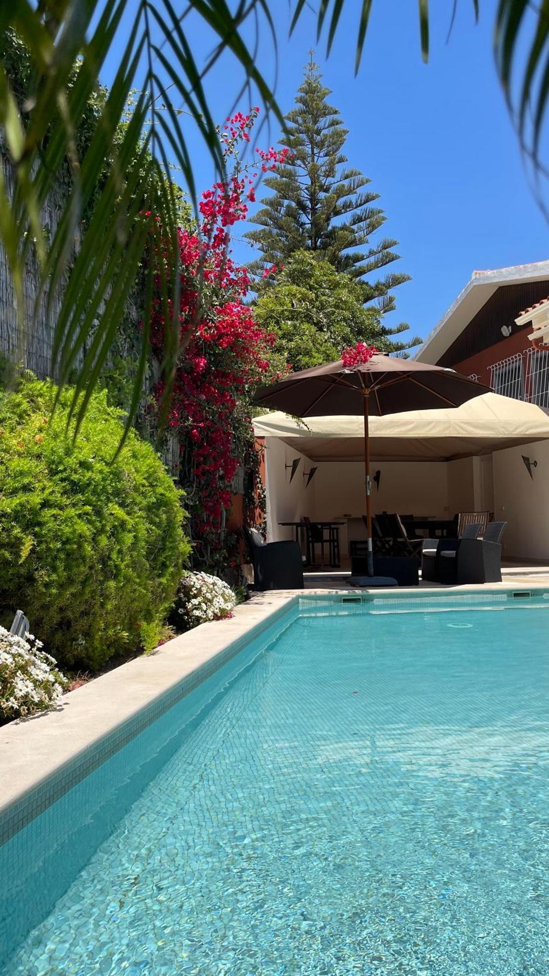 With Private Swimming Pool And Garden Apartment *