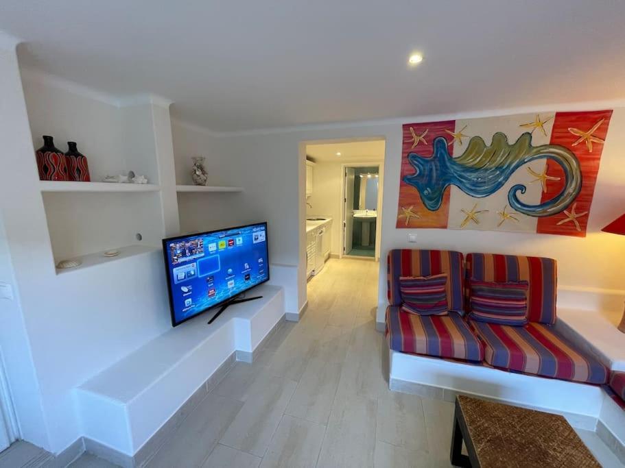 With Private Swimming Pool And Garden Cascais
